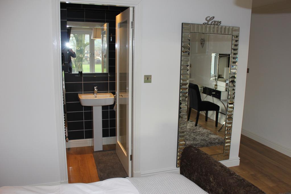 Fifty One And A Half Boutique B&B คลิเธอโร ภายนอก รูปภาพ